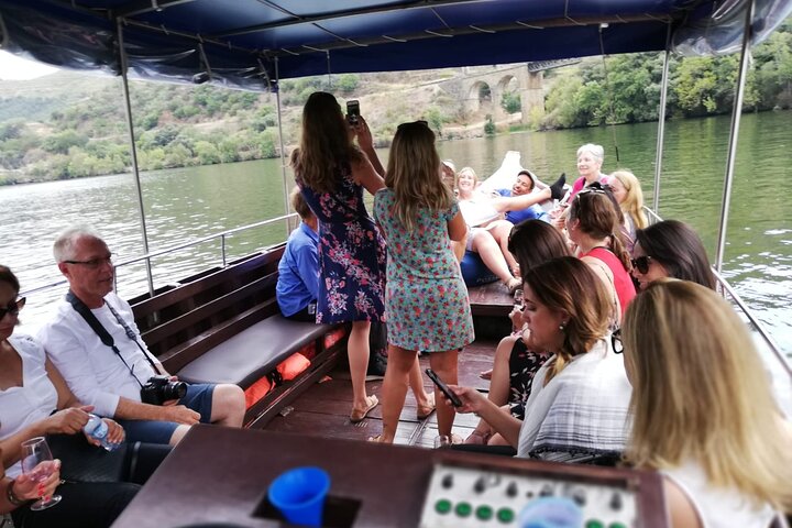 PRIVATE DOURO WINE EXPERIENCE An Immersive Full-Day Journey