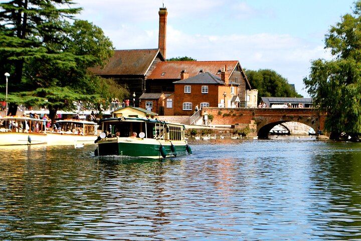 Stratford-upon-Avon: River Cruise and City Audio Tour