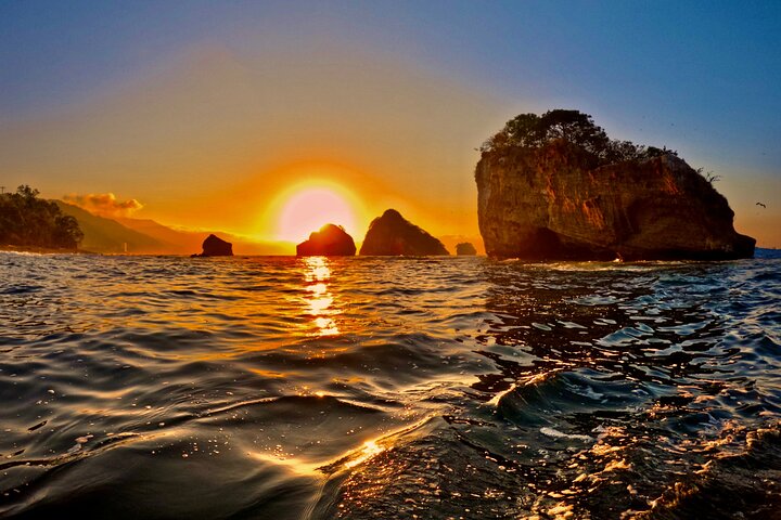 Sunset and Bioluminescence Boat Tour at Los Arcos Islands