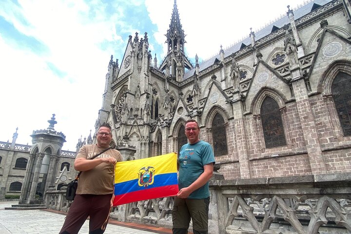PRIVATE City Tour: Quito Colonial, Half the World and Cable Car