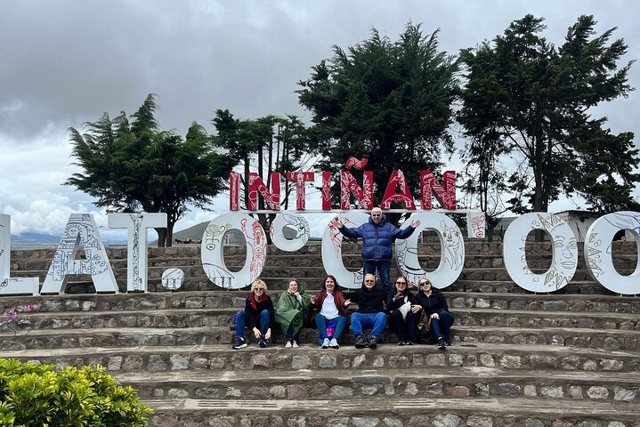 PRIVATE City Tour: Quito Colonial, Half the World and Cable Car