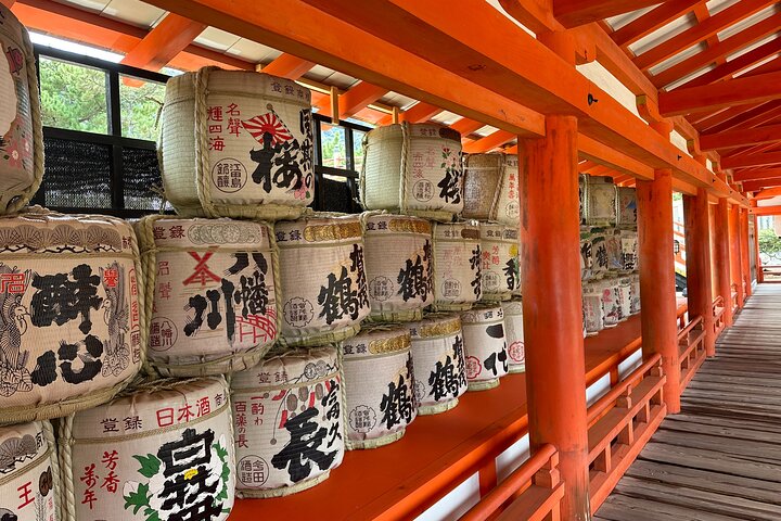 Hiroshima and Miyajima Day Trip with Itsukushima Shrine & Ferry