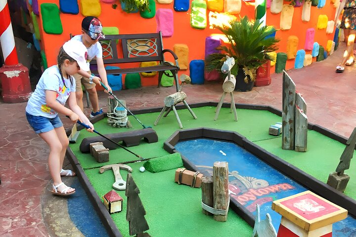 Popeye Village Roundtrip Transportation