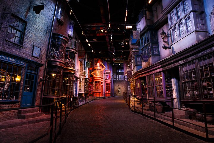 Harry Potter Warner Bros. Studio Tour with Transport from London
