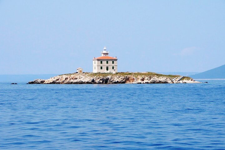 Fd boat-trip Medulin - Blue cave - Cres + lunch + dolphin search