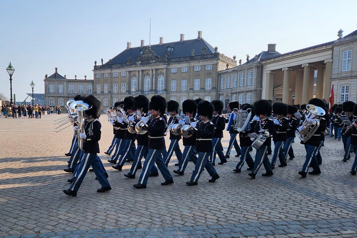 Walk & Canal Tour: Copenhagen Highlights + Changing of the Guards