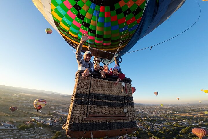 Hot Air Balloon Flight Teotihuacan + Pickup + Breakfast Cave