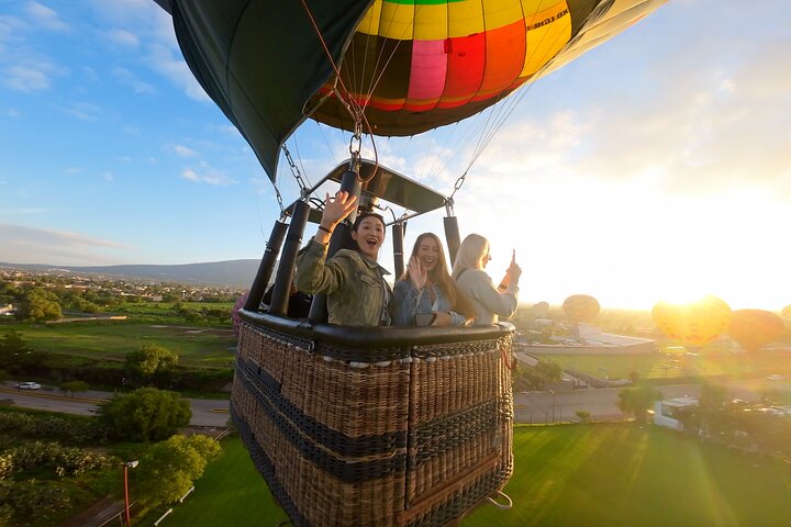 Hot Air Balloon Flight Teotihuacan + Pickup + Breakfast Cave