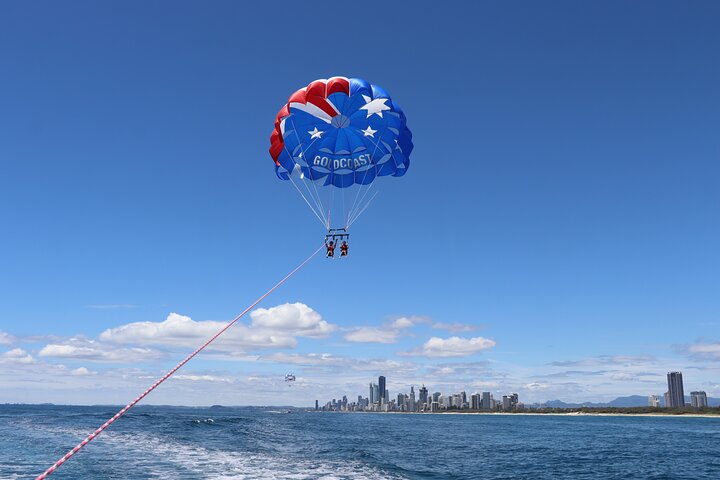 Gold Coast Parasailing – Tandem & Triple Flights