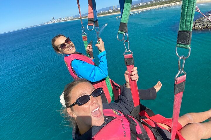 Gold Coast Parasailing – Tandem & Triple Flights