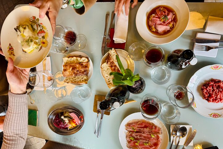 Taste Barolo and Barbaresco with a Sommelier. Piemonte Wine Tour
