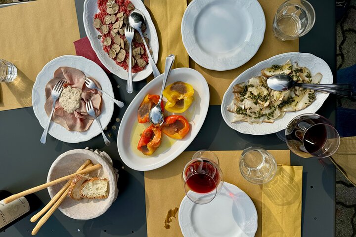 Taste Barolo and Barbaresco with a Sommelier. Piemonte Wine Tour