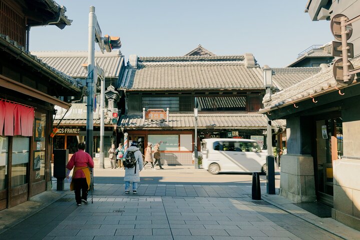 Kawagoe Walking Tour with Local Student Guide & Photographer