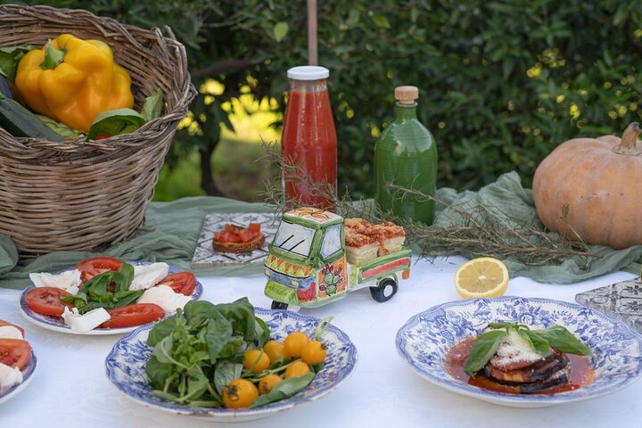 Cooking class in a villa with Palermo view