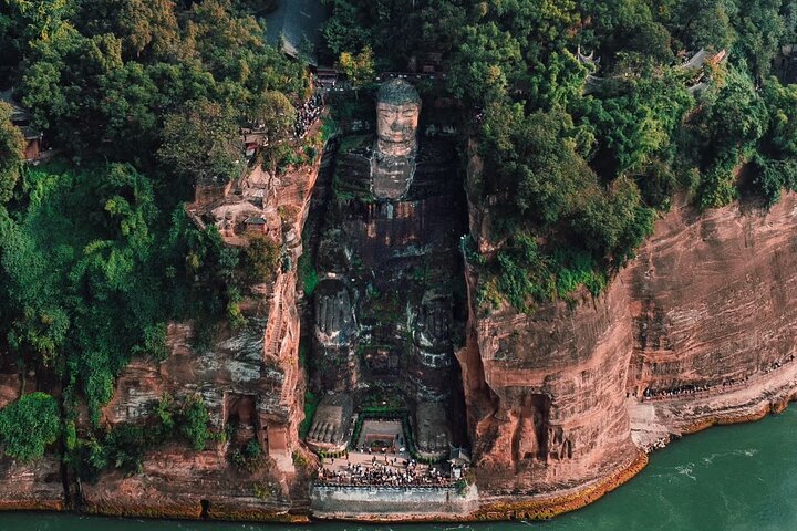 Chengdu Panda Base and Giant Buddha Tour with English Driver