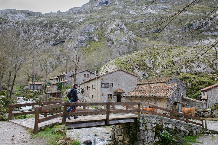 Picos de Europa : Bunnes with funicular and Cabrales cheese cave