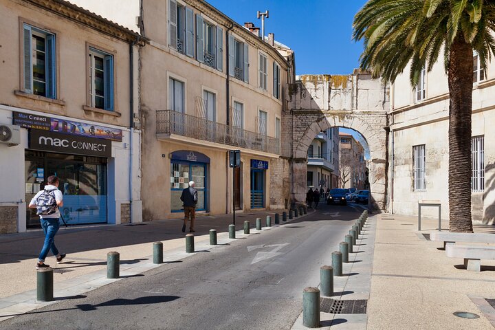 Explore Nîmes in 60 minutes with a Local