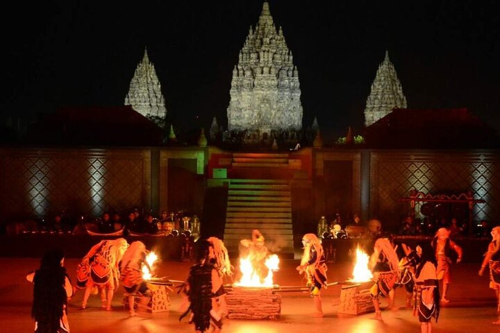 Prambanan Sunset and Ramayana Ballet with Dinner