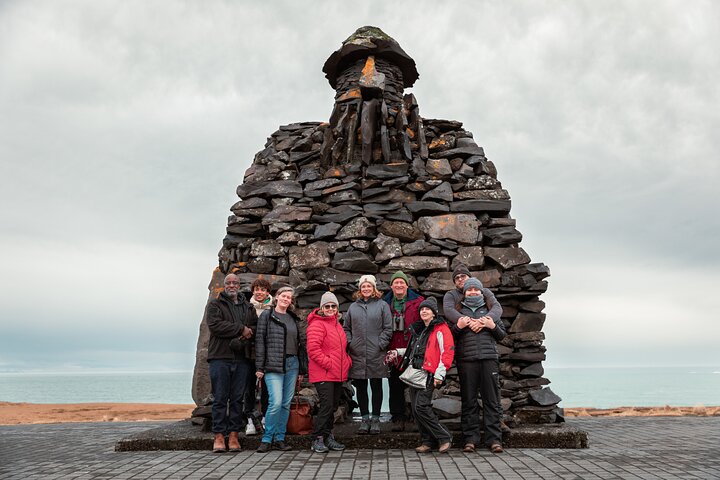 Reykjavik: Small Group Snaefellsnes Peninsula Tour in Spanish