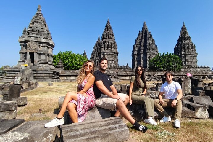 Prambanan Sunset and Ramayana Ballet with Dinner