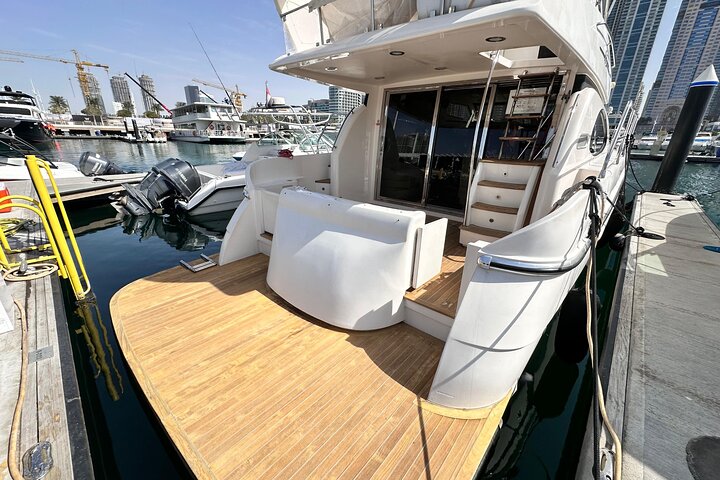 Dubai Private Luxury Cruise on a Stylish 50FT Yacht