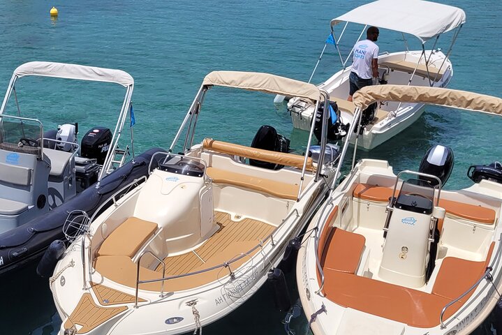 Explore Mani by boat - rent a boat in Kardamili (no licence)