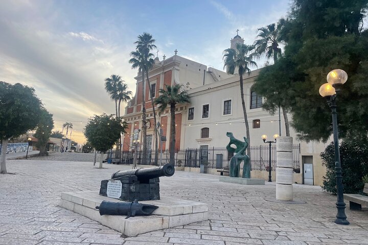 Tel Aviv; Jaffa Old City, Port & Shuk Hapishpishim Walking Tour