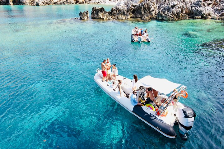 Speed Boat Tour to National Park and Grama Bay