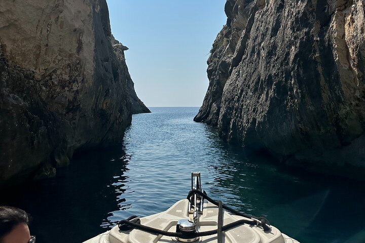 Speed Boat Tour to National Park and Grama Bay