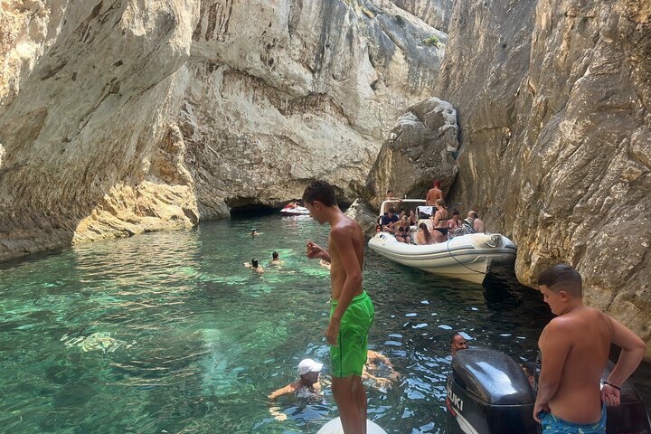 Speed Boat Tour to National Park and Grama Bay