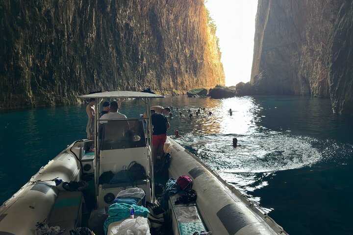 Speed Boat Tour to National Park and Grama Bay