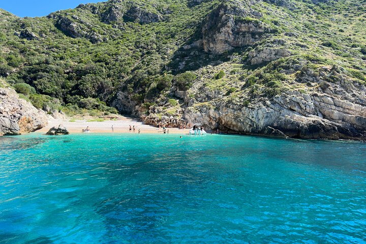 Speed Boat Tour to National Park and Grama Bay