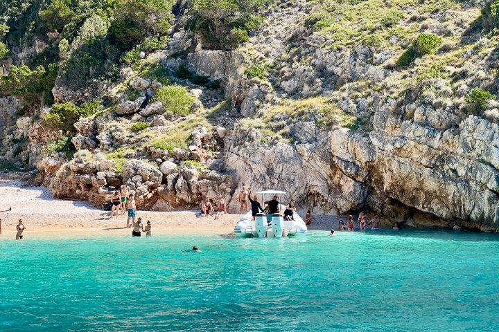 Speed Boat Tour to National Park and Grama Bay