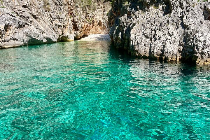 Speed Boat Tour to National Park and Grama Bay