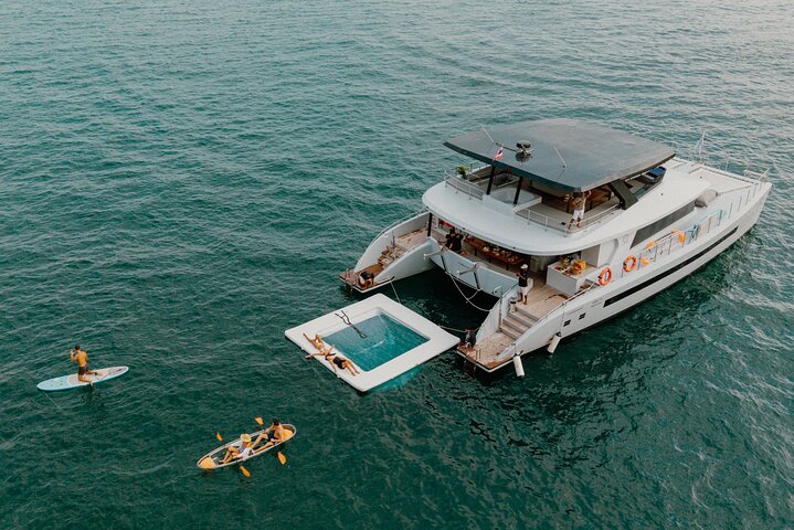 Krabi: 4 Island Luxury Yacht with Snorkelling & Clear Kayaking