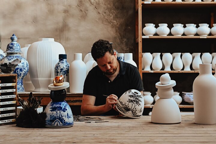 Delft: Private Walking Tour and Royal Delft Factory