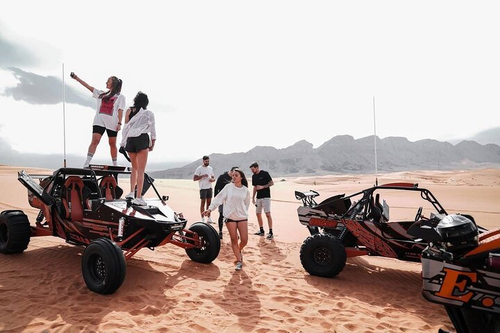 Dubai: VIP Evening Desert Safari, Camel Ride, BBQ & Dinner Shows