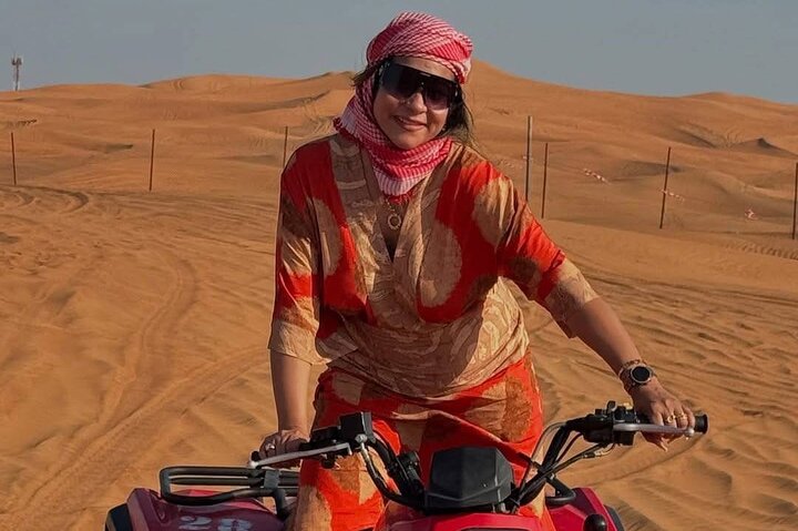 Dubai: VIP Evening Desert Safari, Camel Ride, BBQ & Dinner Shows