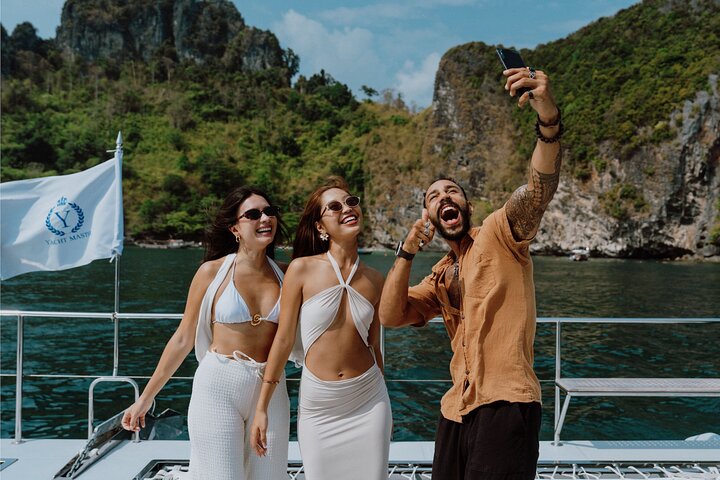 Krabi: 4 Island Luxury Yacht with Snorkelling & Clear Kayaking