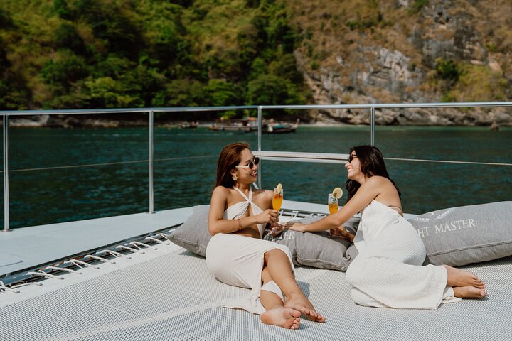 Krabi: 4 Island Luxury Yacht with Snorkelling & Clear Kayaking