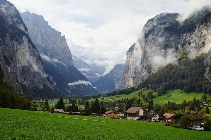 Zurich: Grindelwald, Interlaken & Lauterbrunnen Guided Day Trip