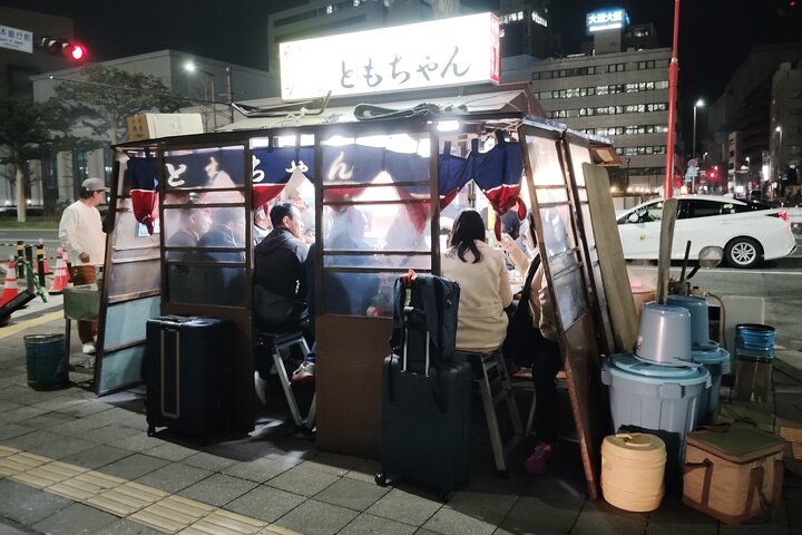 Fukuoka: Nakasu Food Stall Private Guided Tour with Tastings