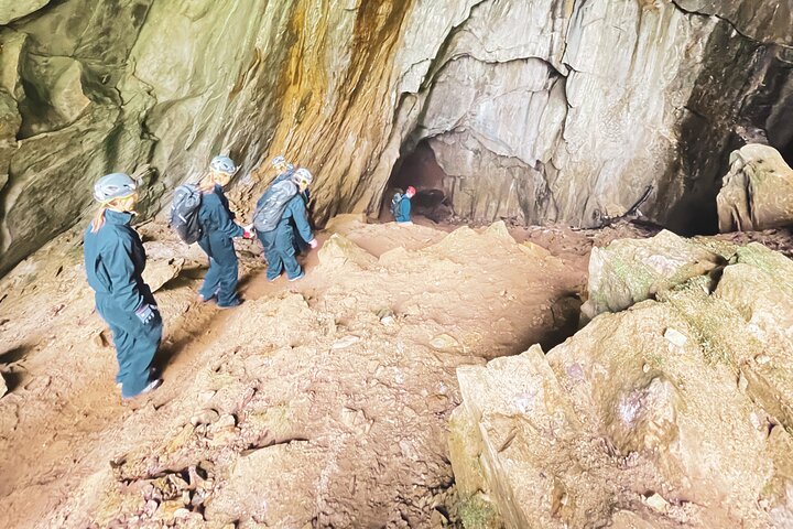 Øyfjellgrotta Cave Exploring