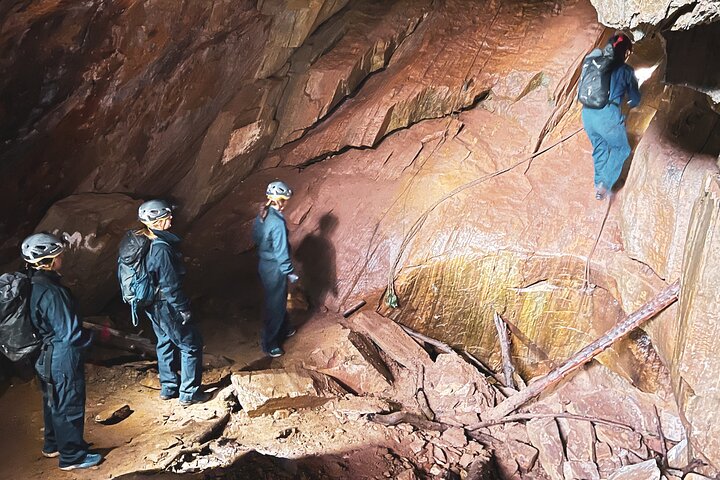 Øyfjellgrotta Cave Exploring