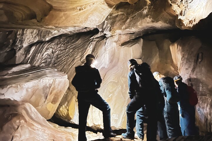 Øyfjellgrotta Cave Exploring