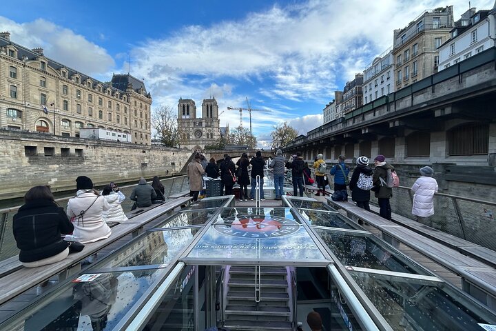 Paris Seine River Sightseeing Cruise with Commentary by Bateaux Parisiens