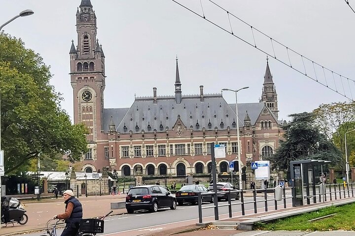 Private Guided City Tour of The Hague & Mauritshuis Museum Entry