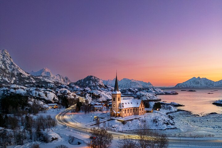 History and Photo Tour Henningsvær and Svinøya