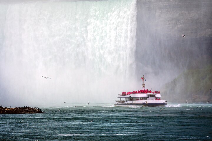Niagara Falls 1 Day Tour from NYC with Maid of the Mist Boat Ride