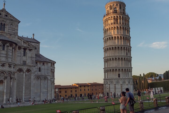 Pisa: Timed Entrance to Leaning Tower & Cathedral with AudioGuide